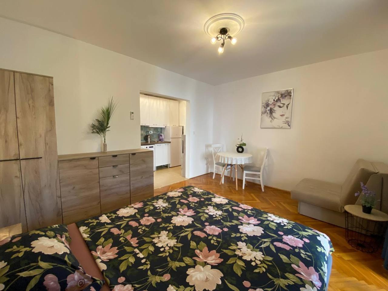 Alina'S Apartment Bečići Zewnętrze zdjęcie