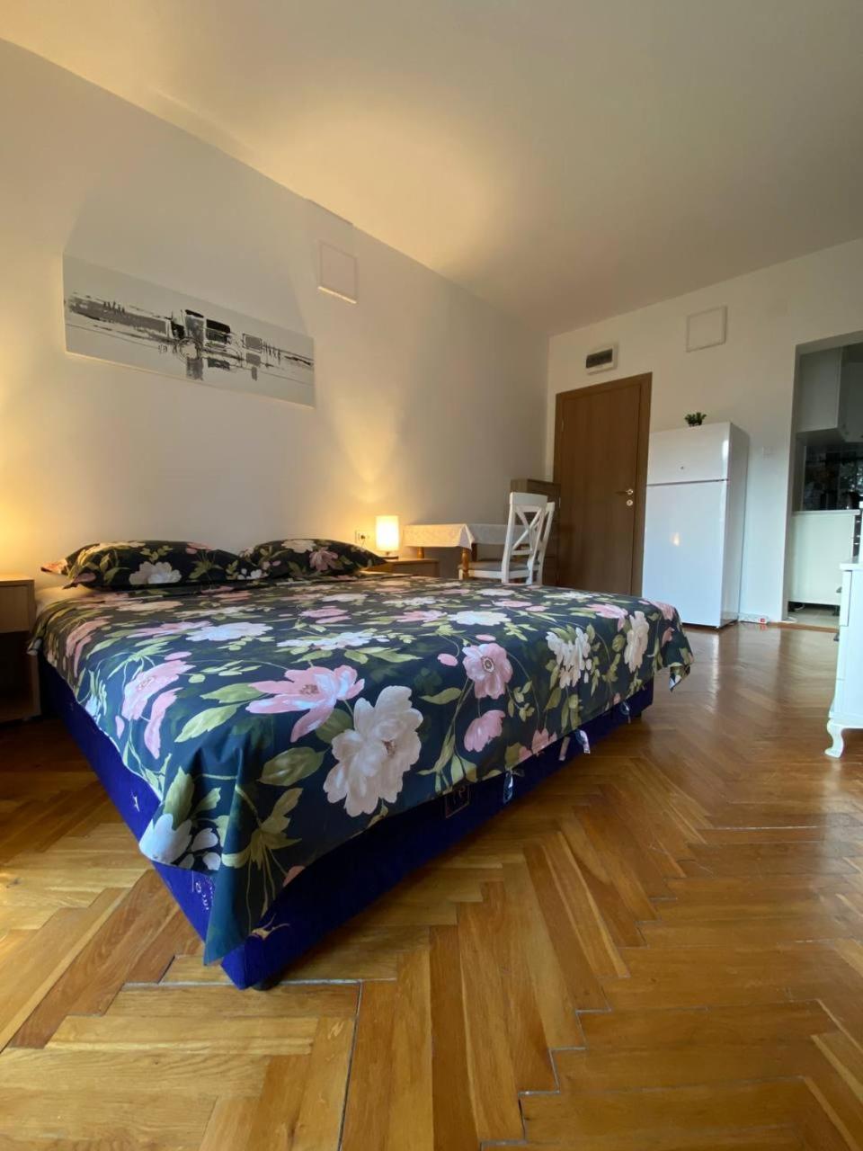 Alina'S Apartment Bečići Zewnętrze zdjęcie